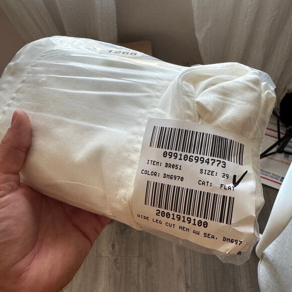 J.Crew Wide-Leg Cropped Jean WMNS 29 White Denim Hi-Rise All-Day Stretch Raw Hem - Picture 9 of 9